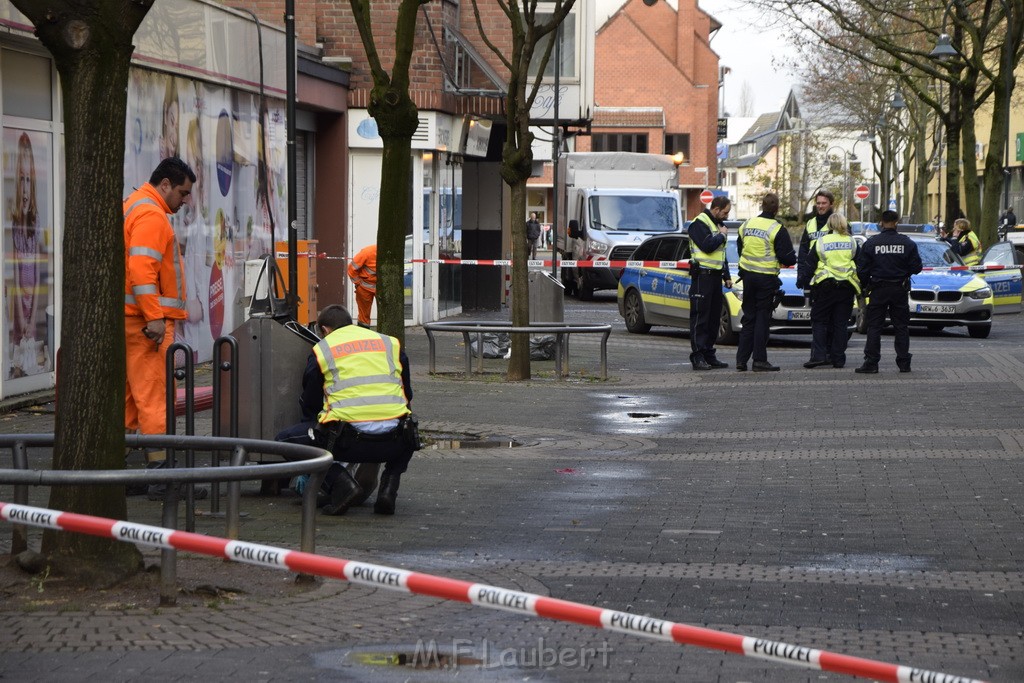 Einsatz BF Koeln Messerstecherei Koeln Porz Josefstr P54.JPG - Miklos Laubert